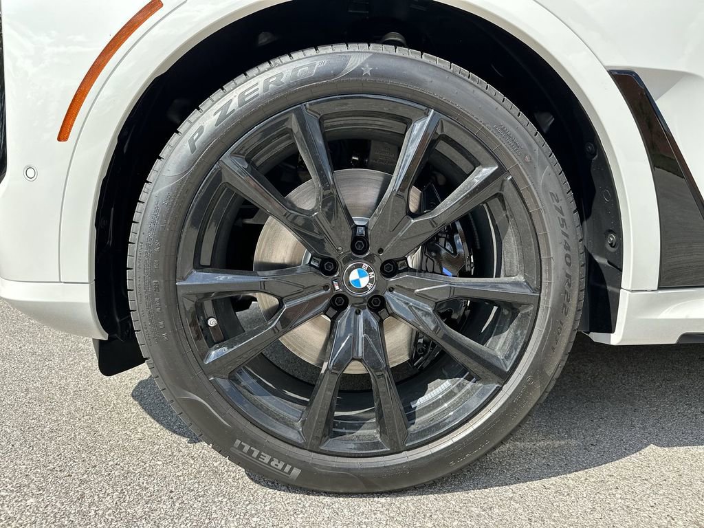 Used 2025 BMW X7 M60i image 34