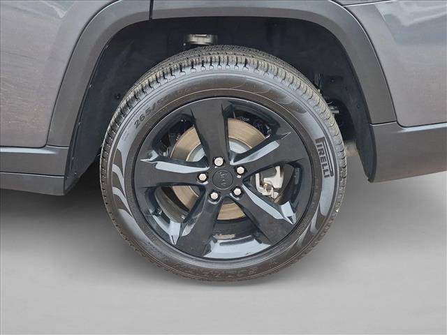 Used 2025 Jeep Grand Cherokee L Limited w/ Black Appearance Package AWD/4WD image 15