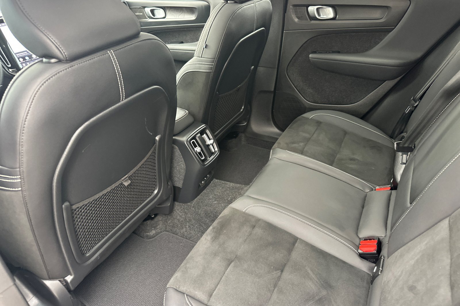 Certified 2023 Volvo C40 P8 Recharge Ultimate w/ Protection Package Premier AWD/4WD image 13