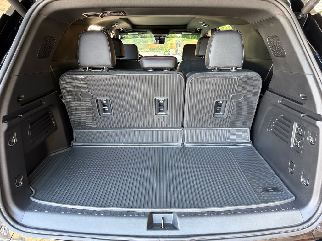Used 2024 Chevrolet Traverse RS FWD image 37
