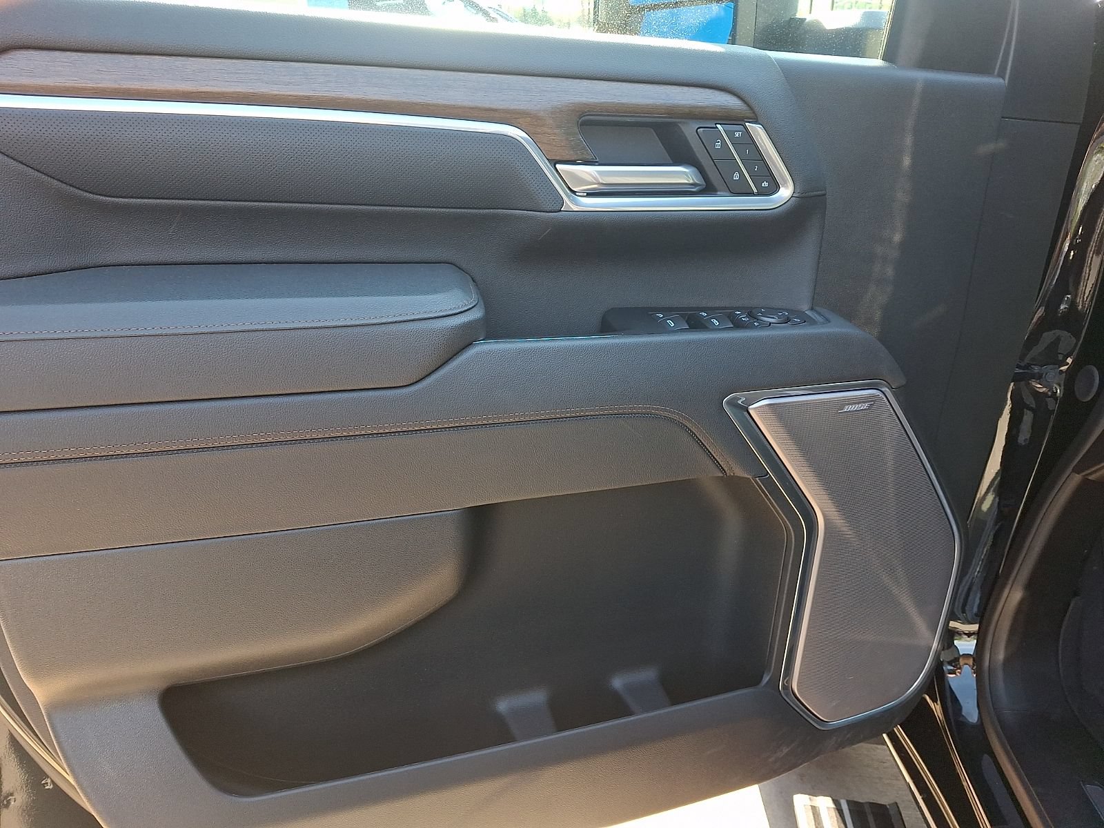 Used 2025 Chevrolet Silverado 2500 High Country w/ High Country Premium Package AWD/4WD image 12