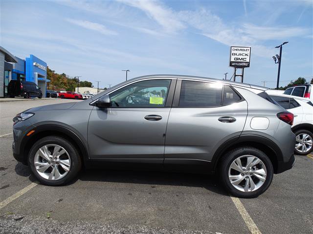 Used 2025 Buick Encore GX Preferred AWD/4WD image 2