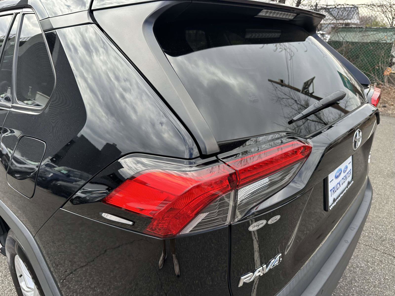 Used 2019 Toyota RAV4 XLE image 10