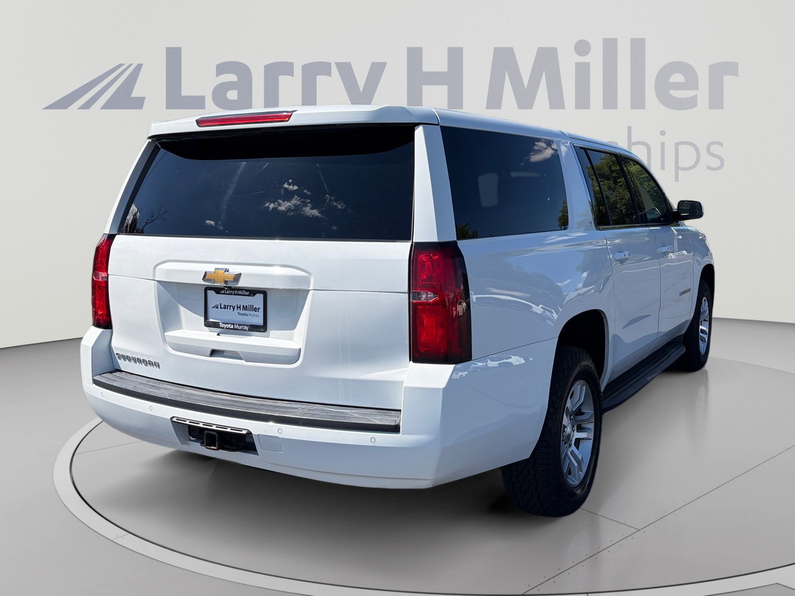 Used 2018 Chevrolet Suburban LT w/ Luxury Package AWD/4WD image 5