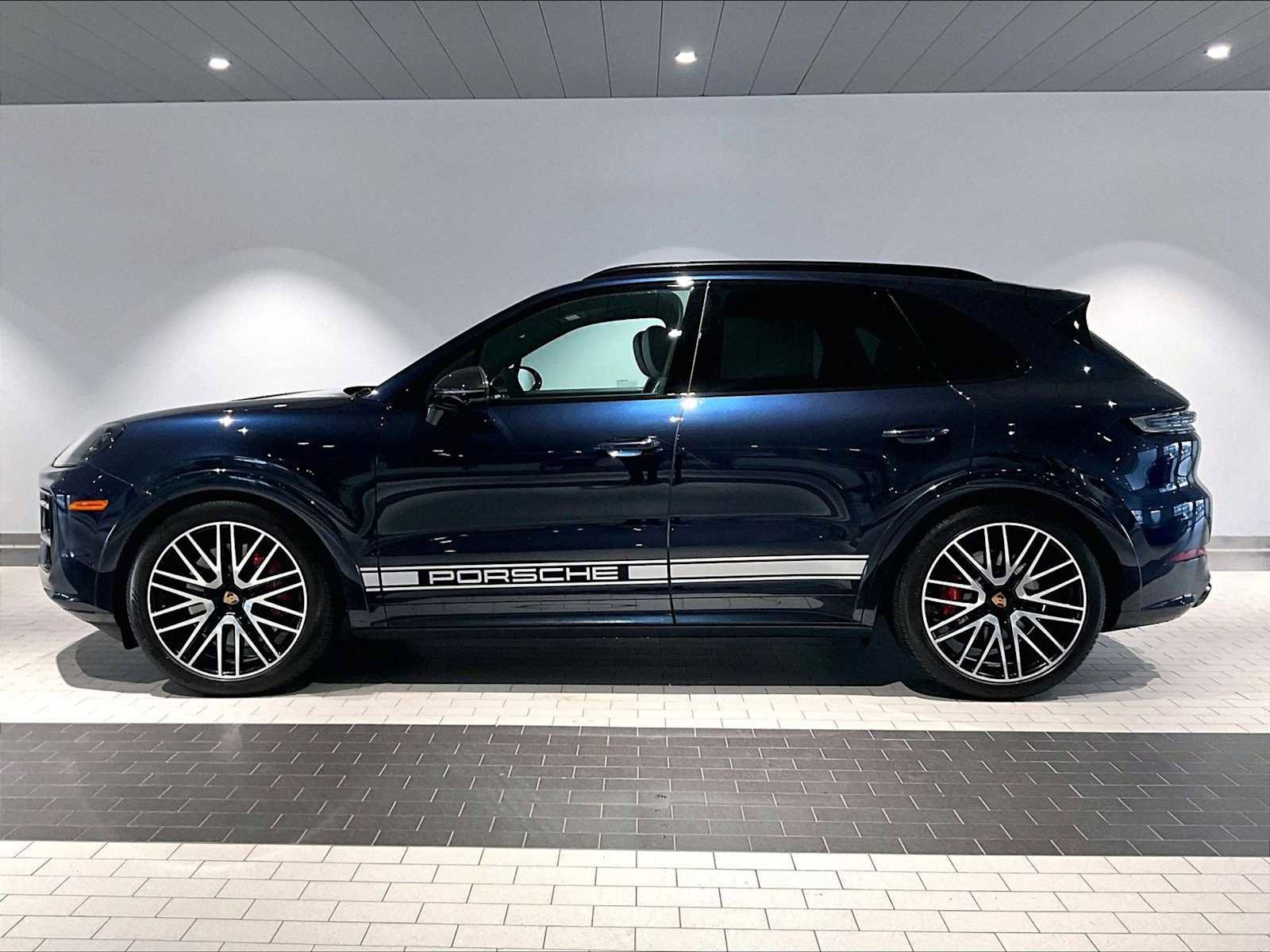 Used 2025 Porsche Cayenne GTS image 2