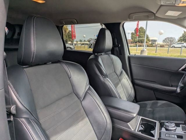 Used 2024 Mitsubishi Outlander SE Black Edition image 35