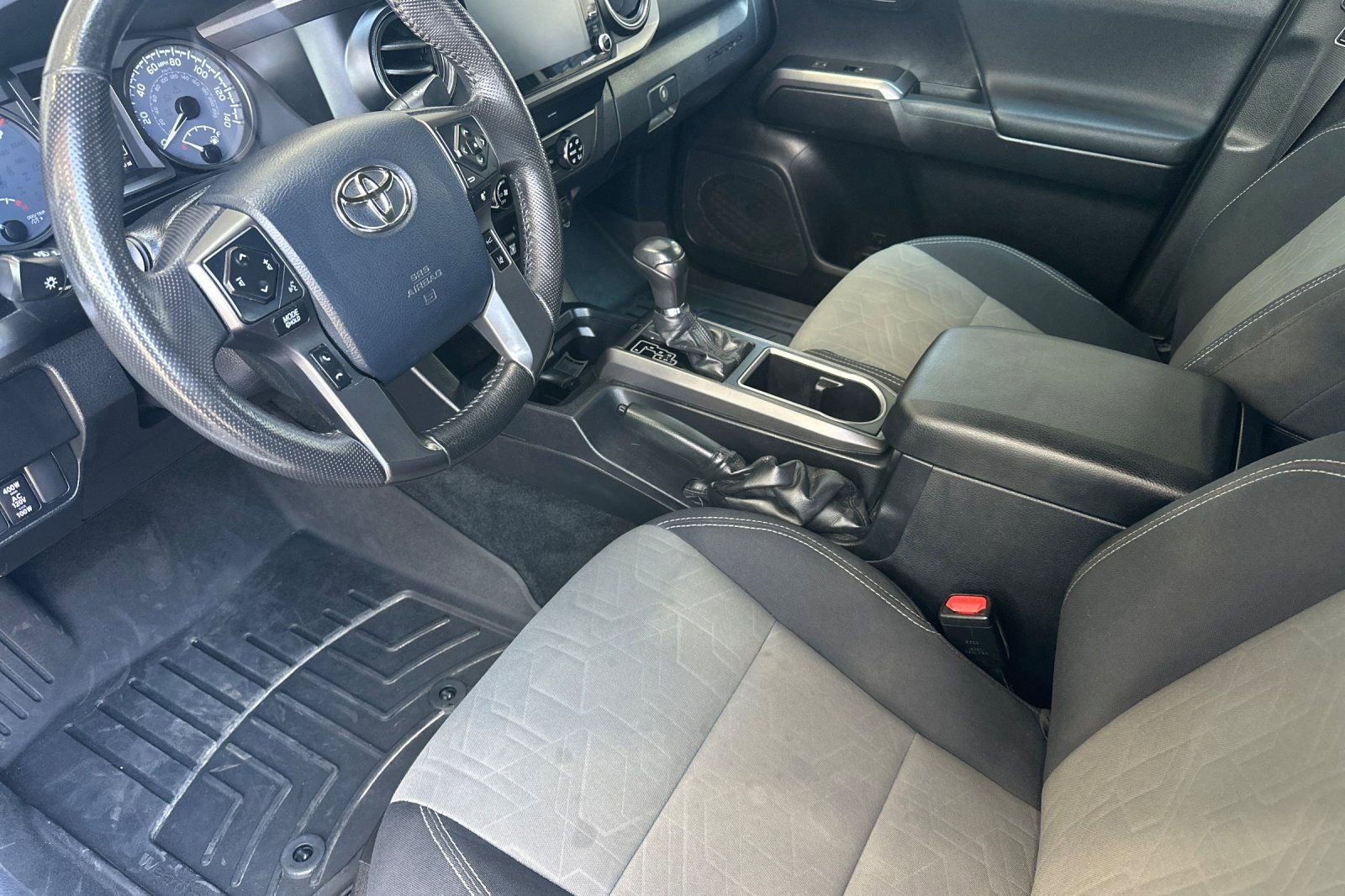 Used 2020 Toyota Tacoma TRD Off-Road AWD/4WD image 9