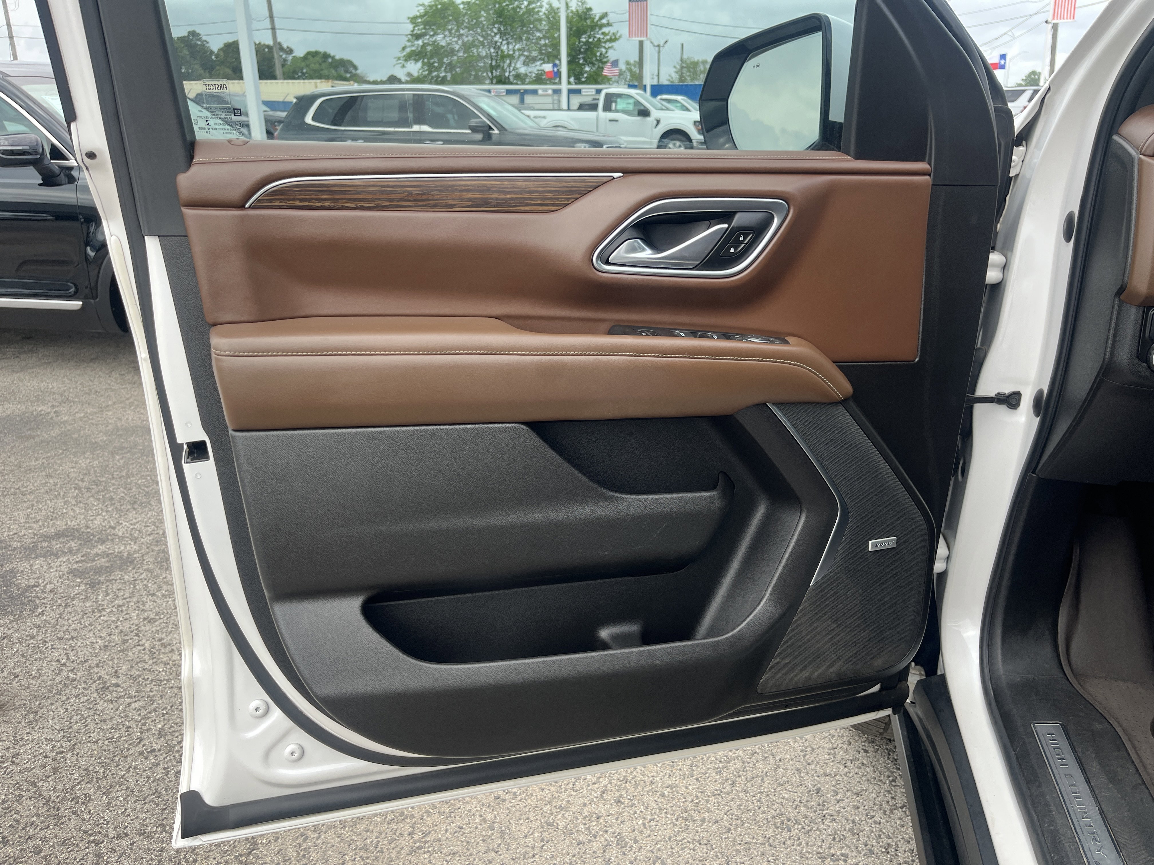 Used 2021 Chevrolet Tahoe High Country w/ Premium Package image 12