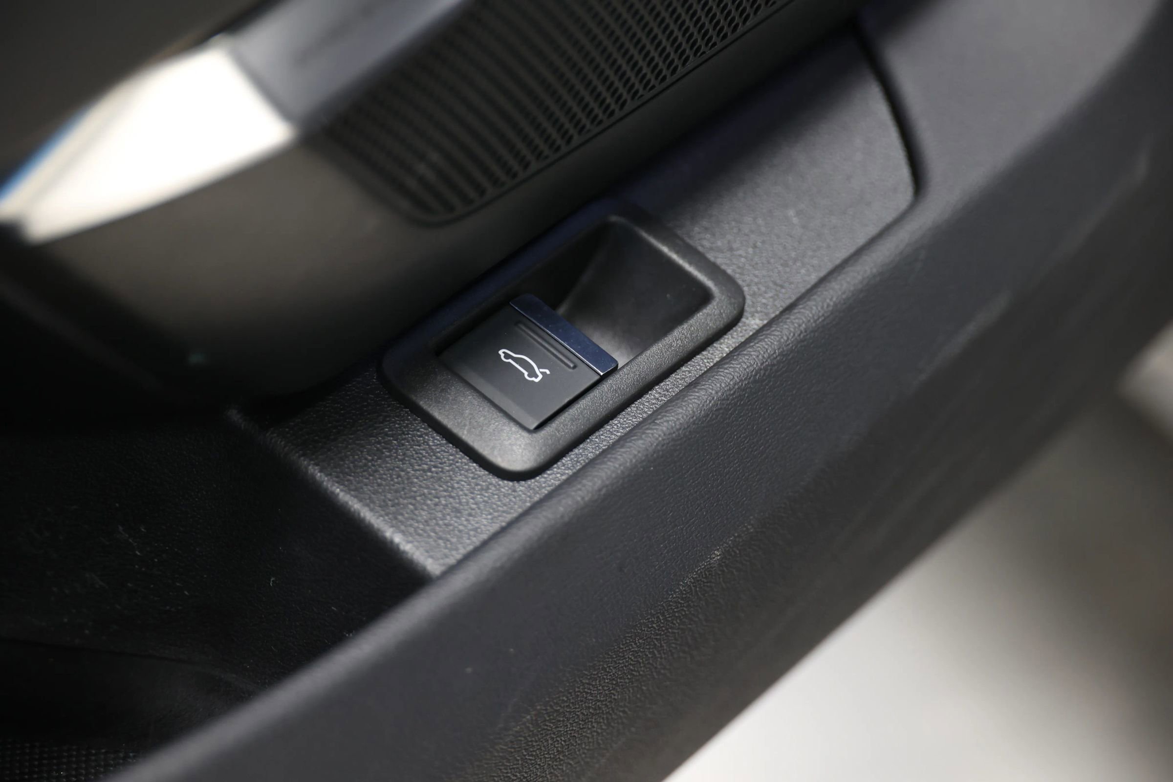 Used 2022 Audi RS e-tron GT w/ Carbon Performance Package image 14