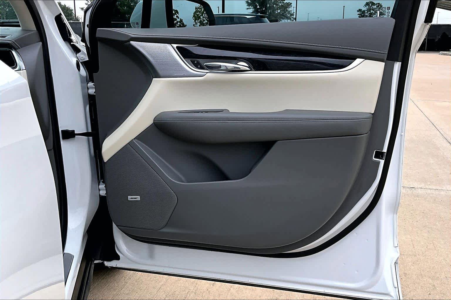 Used 2022 Cadillac XT6 Premium Luxury w/ Technology Package FWD image 23