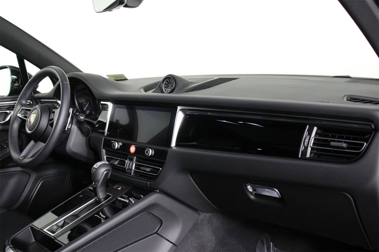 Used 2025 Porsche Macan image 24