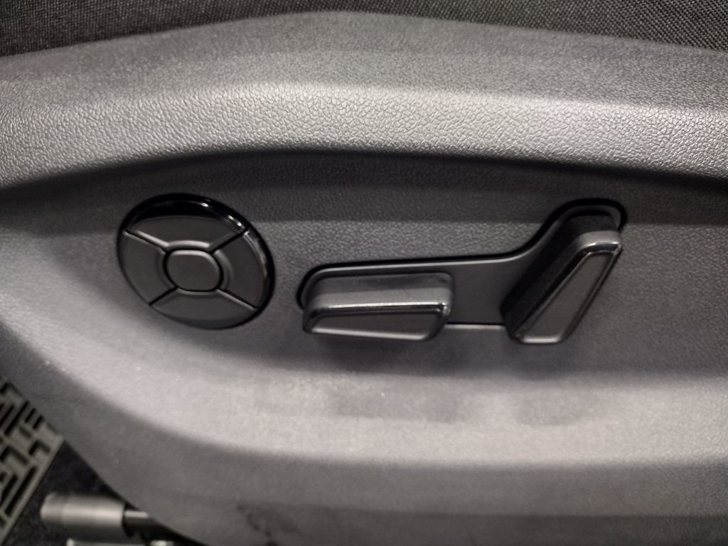 New 2026 Volkswagen Tiguan SE image 22