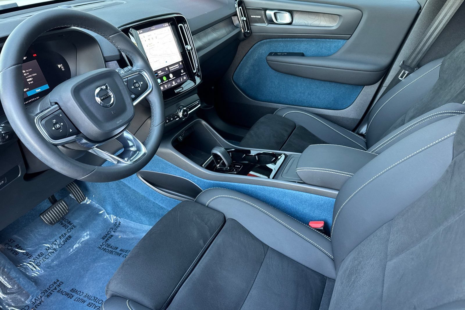 Used 2023 Volvo XC40 Recharge Ultimate w/ Protection Package Premier AWD/4WD image 9