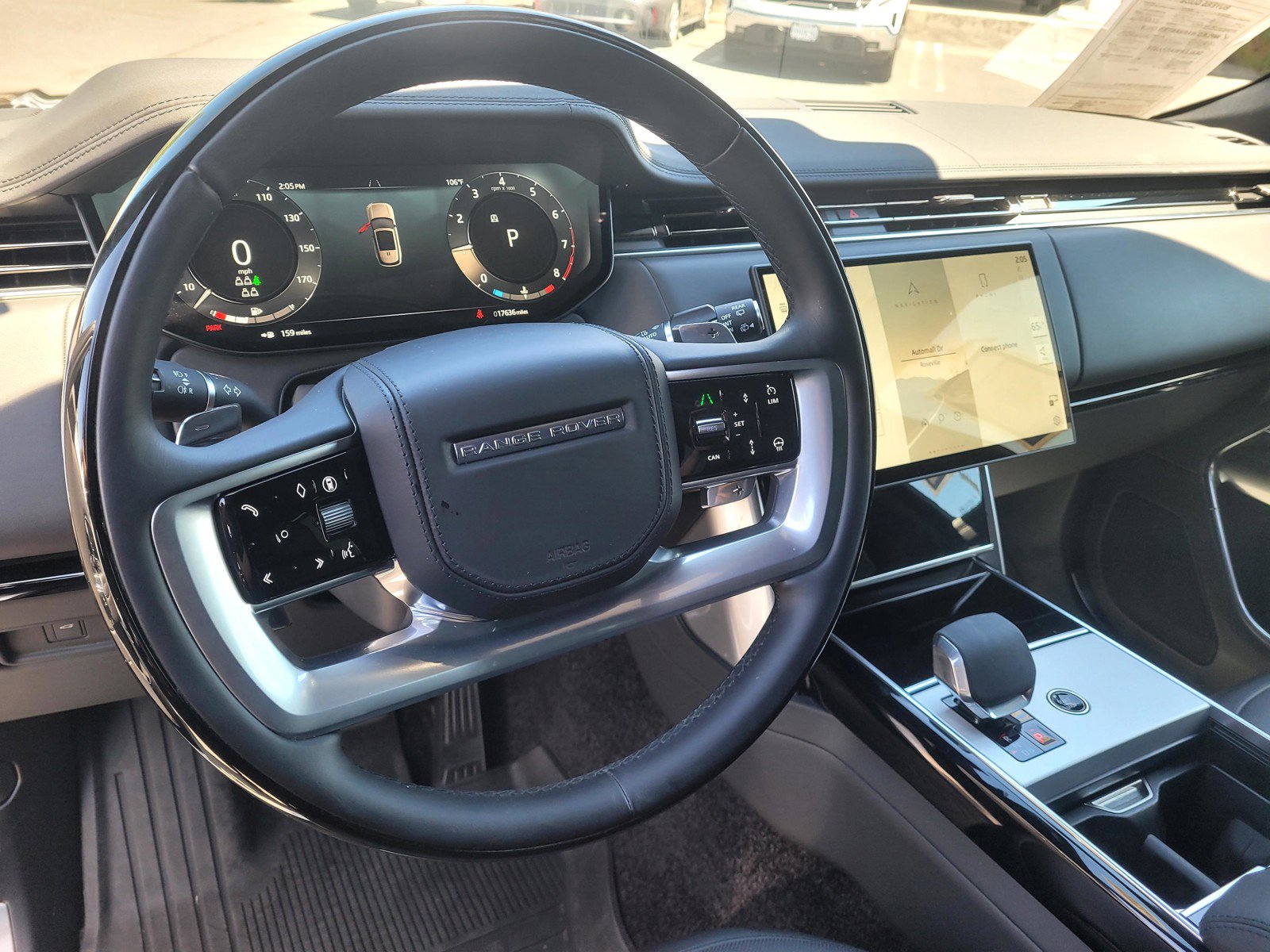 Used 2025 Land Rover Range Rover Long Wheelbase SE AWD/4WD image 9