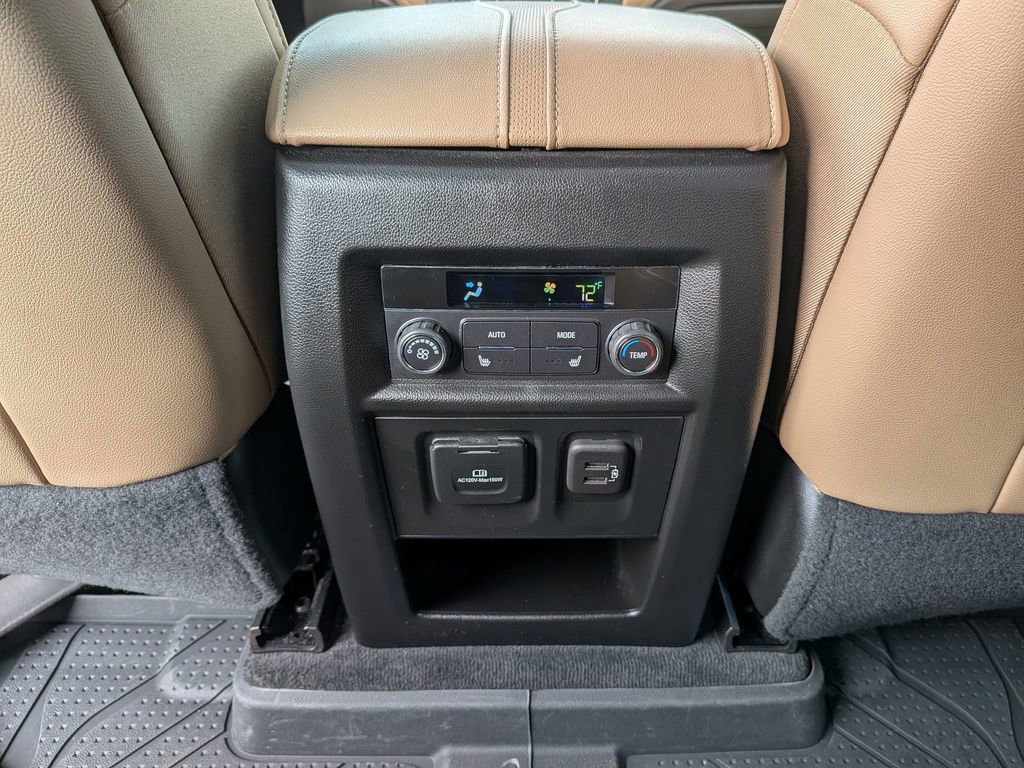 Used 2023 Chevrolet Traverse Premier image 38