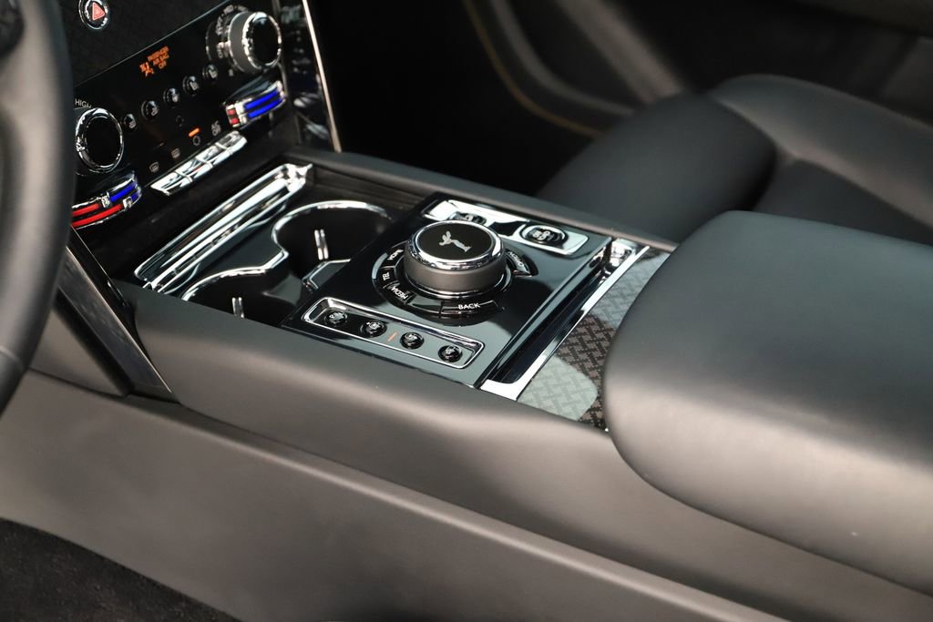 Used 2025 Rolls-Royce Cullinan Black Badge image 17