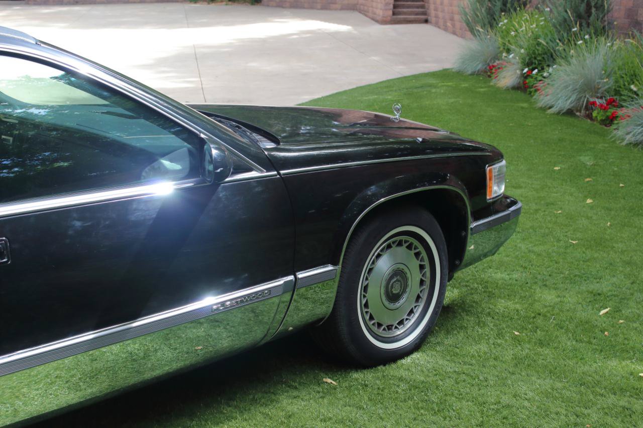 Used 1996 Cadillac Fleetwood Brougham RWD image 20