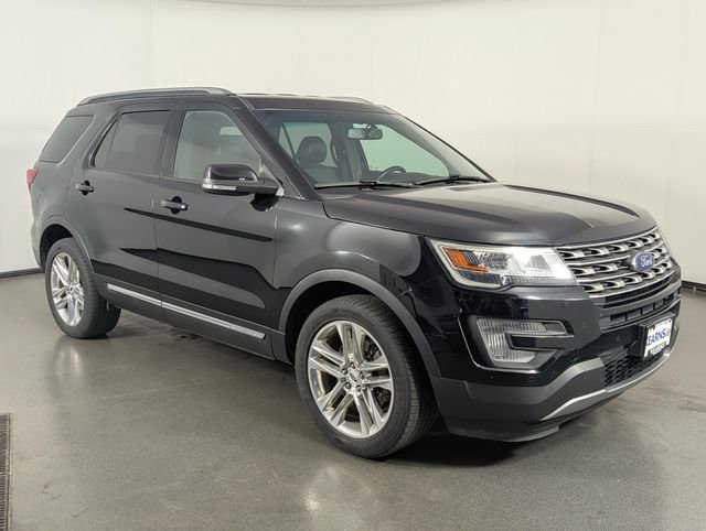 Used 2017 Ford Explorer XLT w/ Equipment Group 202A image 2