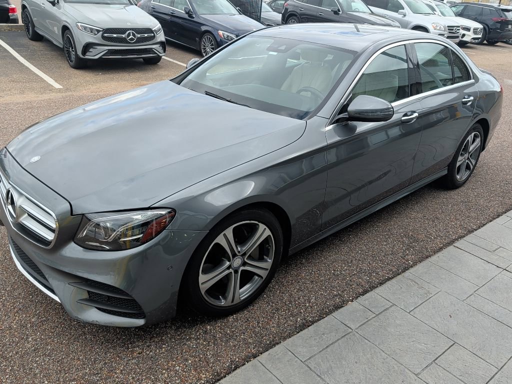 Used 2017 Mercedes-Benz E 300 E 300 image 4