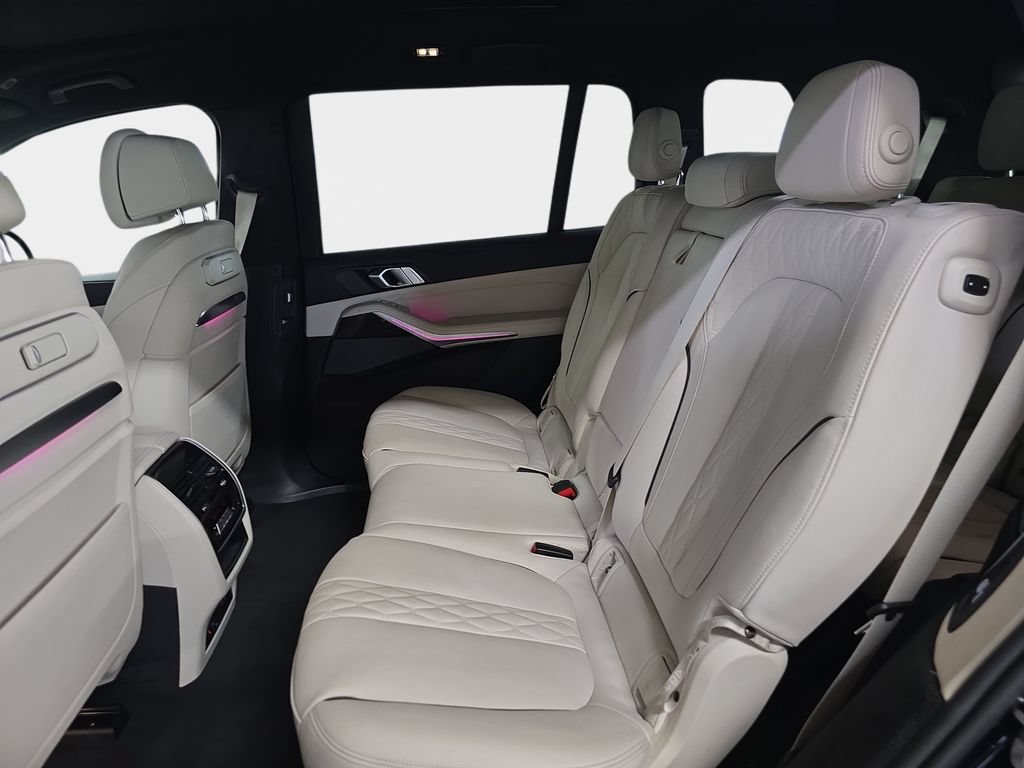 Used 2024 BMW X7 xDrive40i w/ M Sport Package AWD/4WD image 12