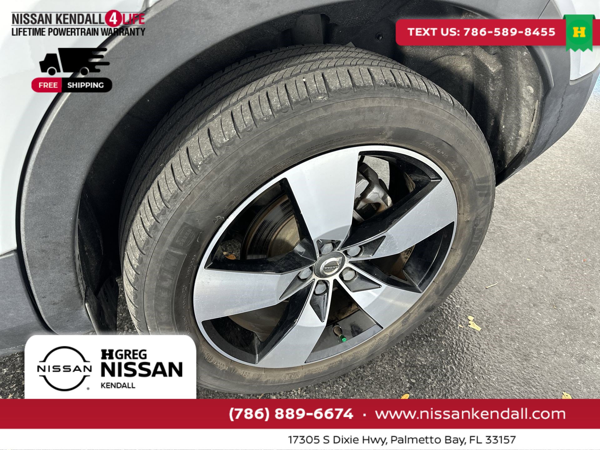 Used 2021 Volvo XC40 T4 Momentum w/ Protection Package Premier image 14