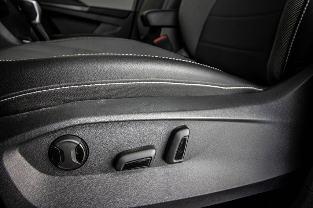 Certified 2023 Volkswagen Taos SE w/ Panoramic Sunroof Package FWD image 22