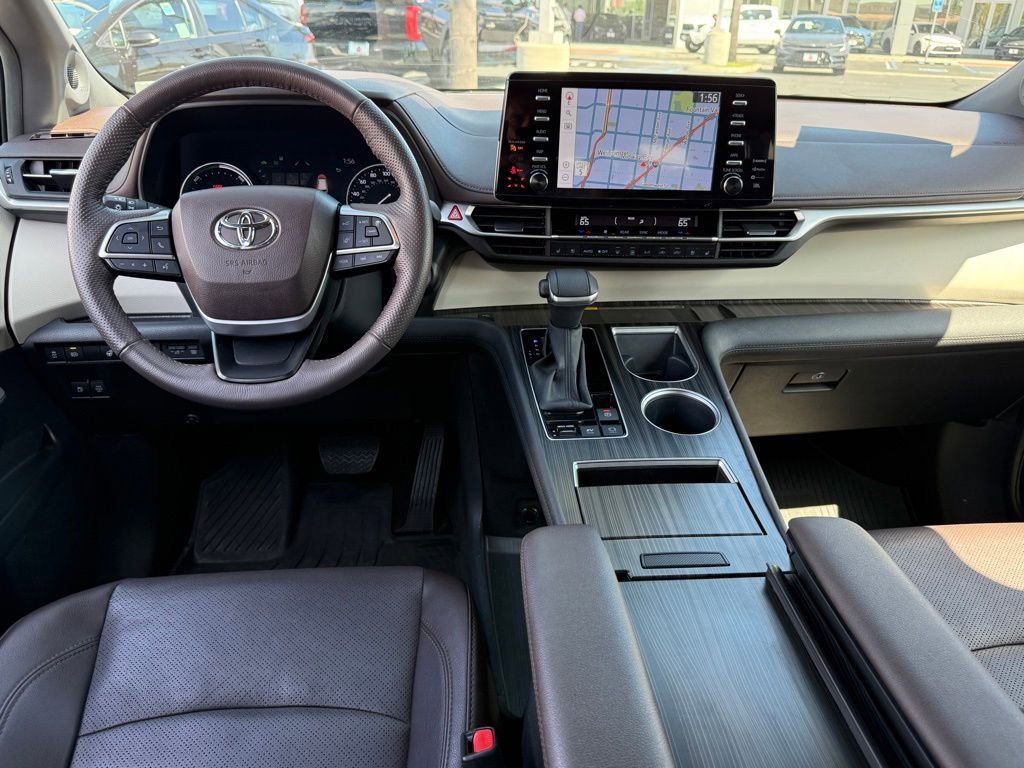 Certified 2024 Toyota Sienna Platinum image 31