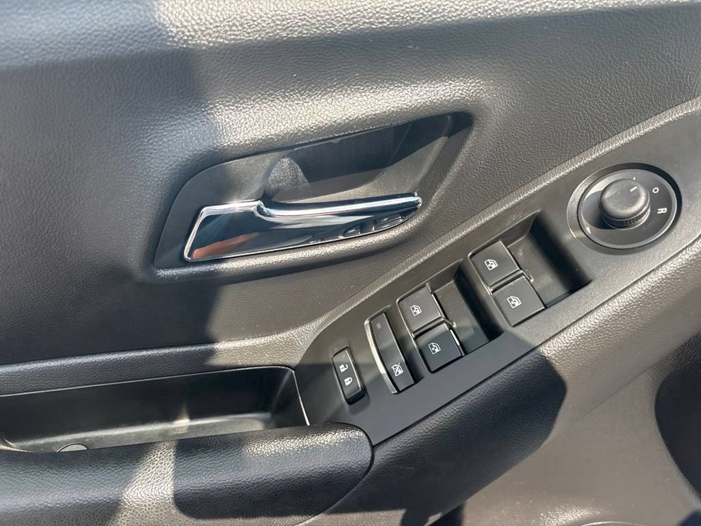 Used 2022 Chevrolet Trax LT w/ LT Convenience Package AWD/4WD image 11