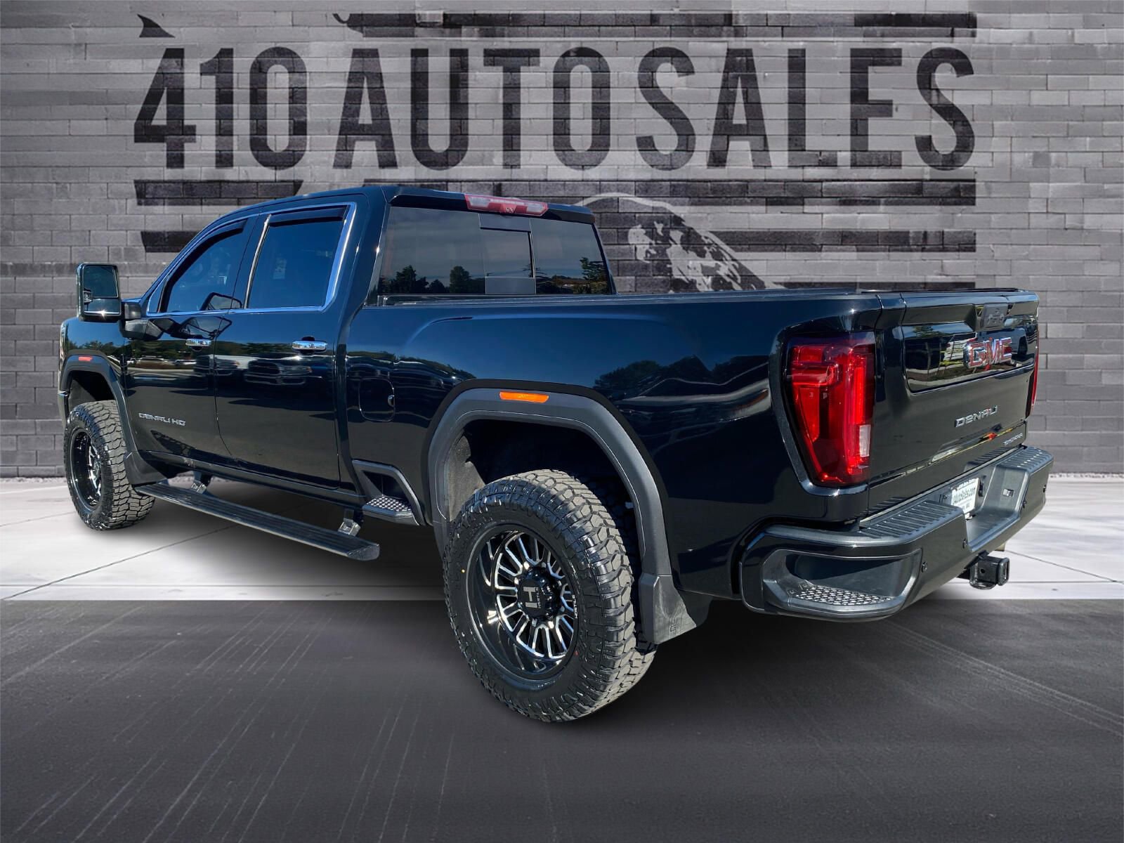 Used 2021 GMC Sierra 2500 Denali w/ Denali Black Diamond Edition image 3