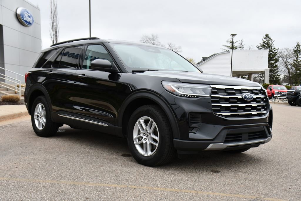 Used 2025 Ford Explorer Active AWD/4WD image 7