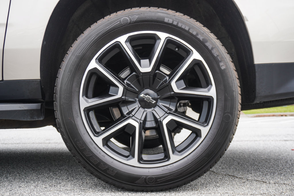 Used 2024 Chevrolet Suburban RST RWD image 36