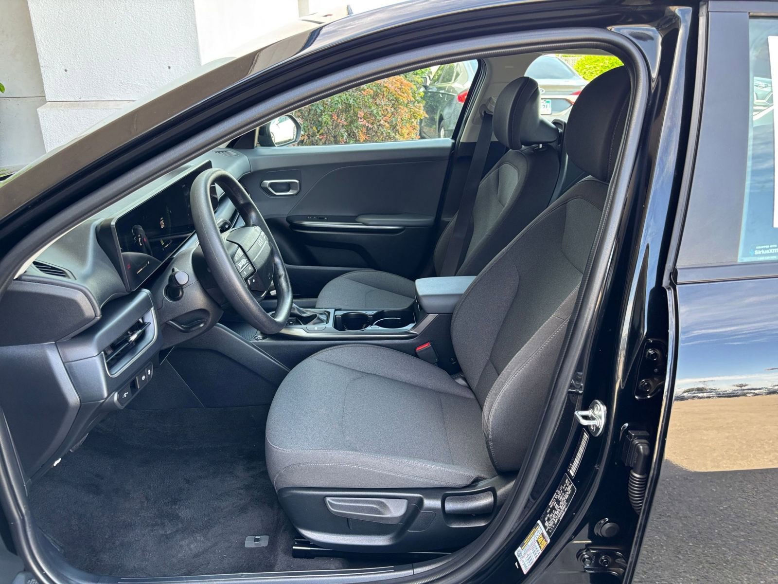 Used 2025 Kia K4 LXS image 27