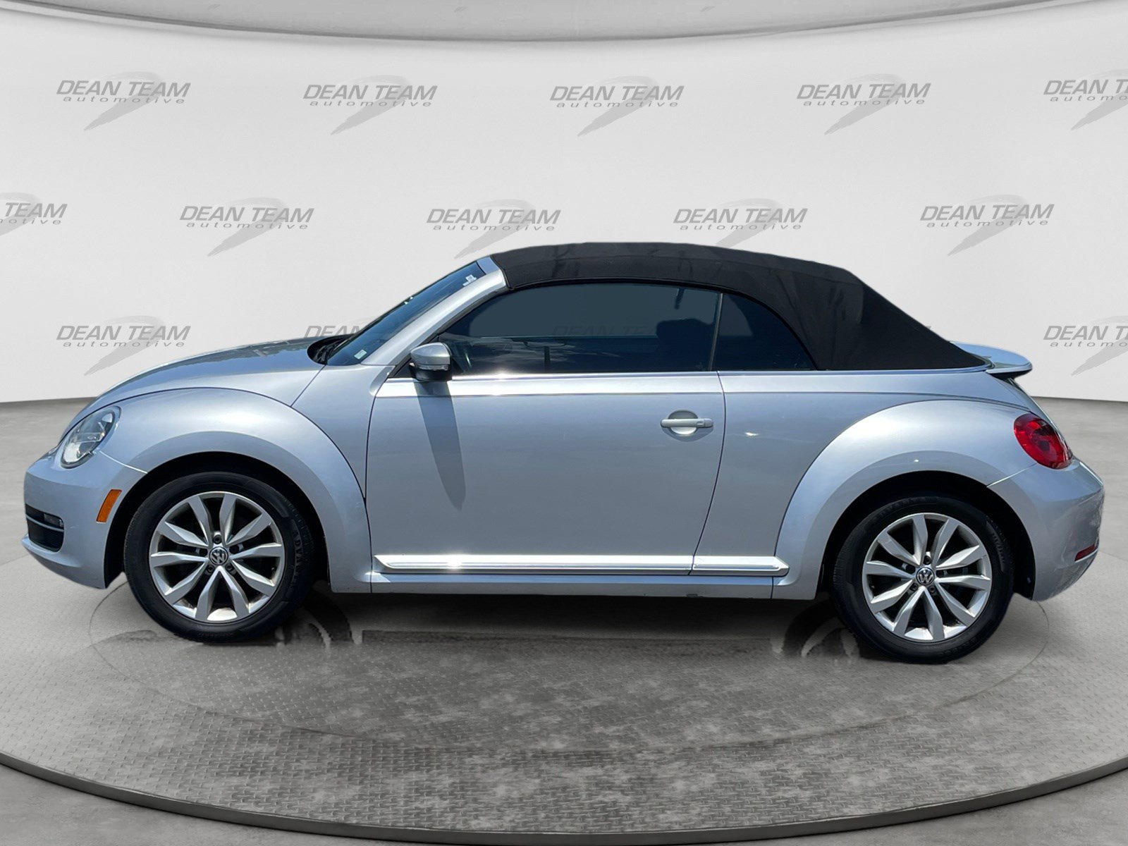 Used 2013 Volkswagen Beetle TDI FWD image 5