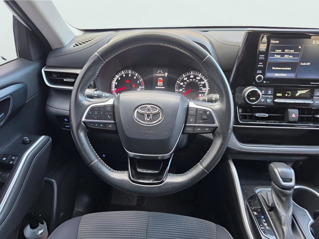 Used 2021 Toyota Highlander LE AWD/4WD image 28