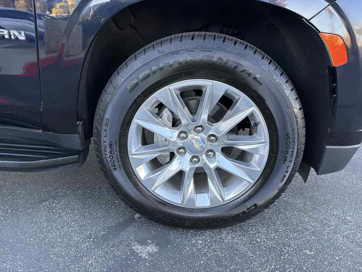 Used 2023 Chevrolet Suburban Premier RWD image 43