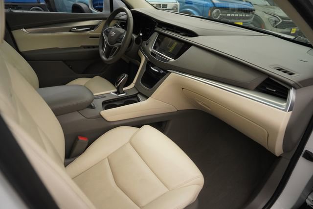 Used 2018 Cadillac XT5 Luxury w/ Driver Awareness Package FWD image 18