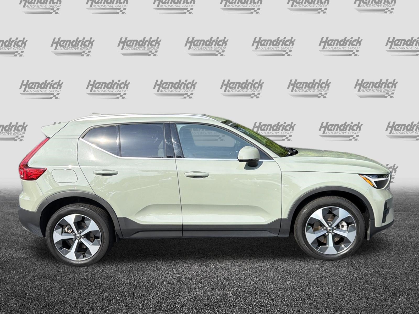 Certified 2023 Volvo XC40 B5 Plus AWD/4WD image 11