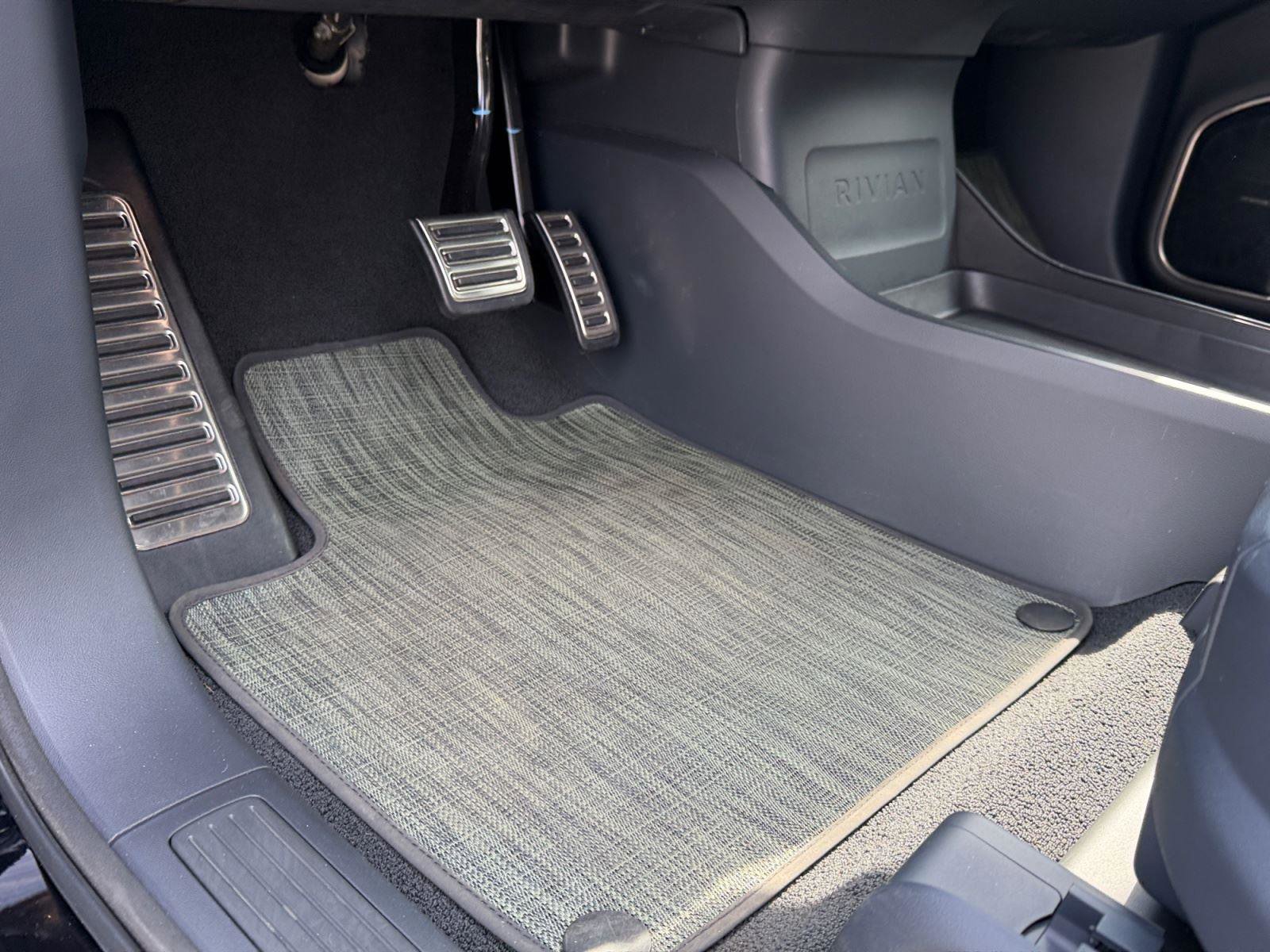Used 2022 Rivian R1T Adventure image 32