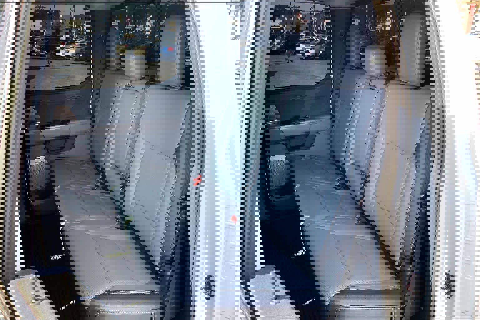 Used 2023 Ford F150 Lariat w/ Trailer Tow Package image 19