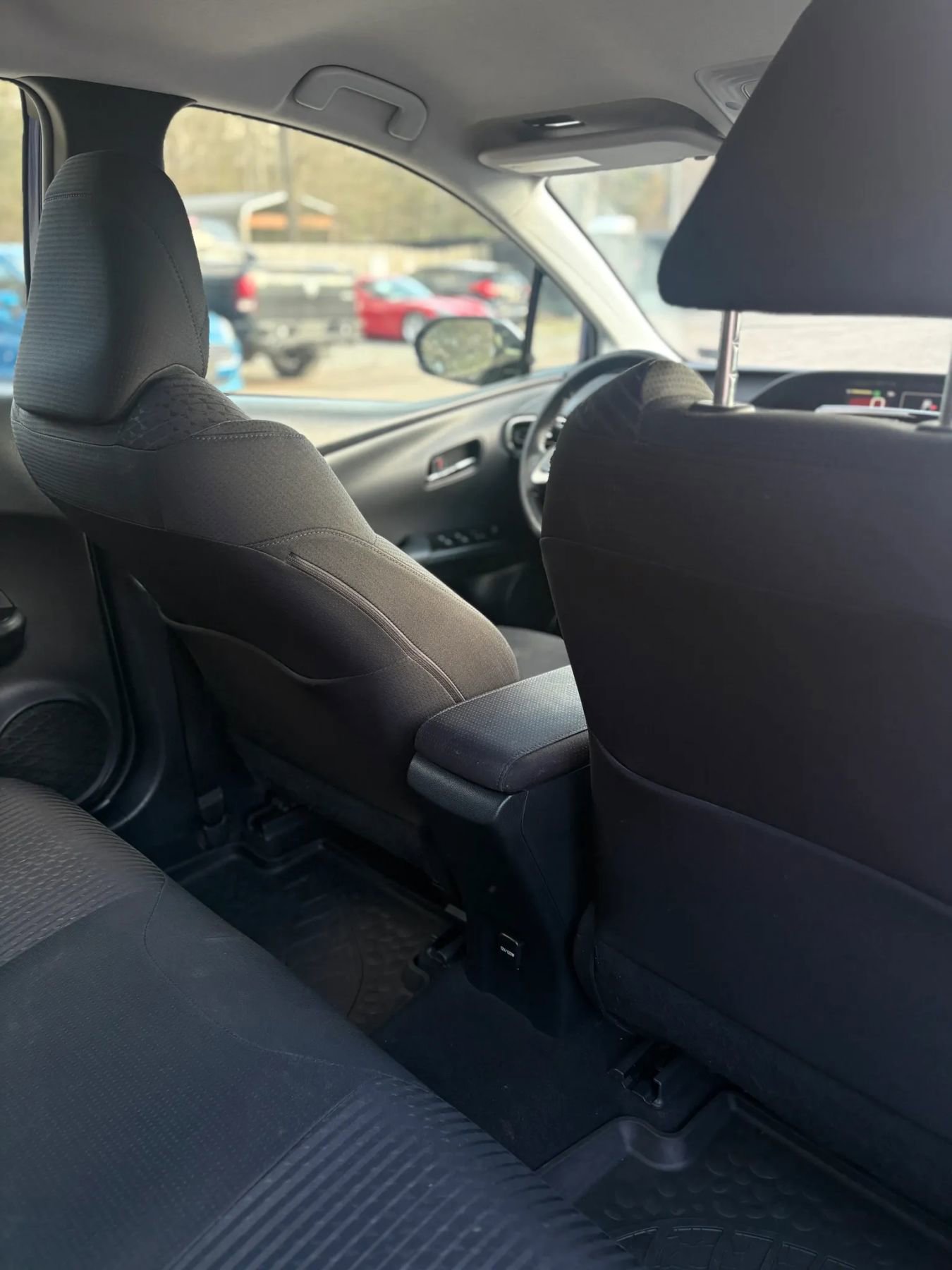 Used 2018 Toyota Prius Three FWD image 32