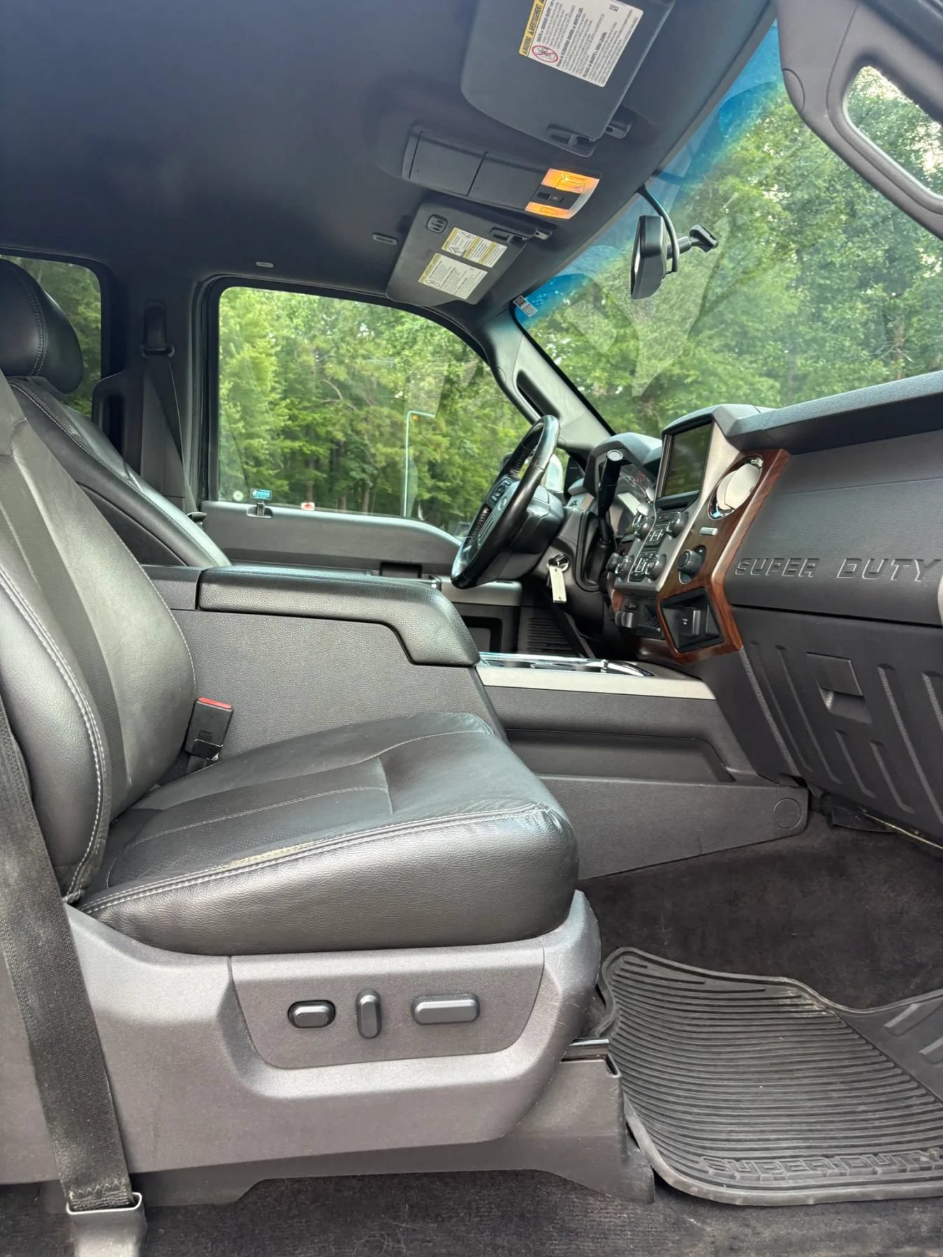 Used 2015 Ford F250 Lariat w/ Lariat Chrome Package AWD/4WD image 34