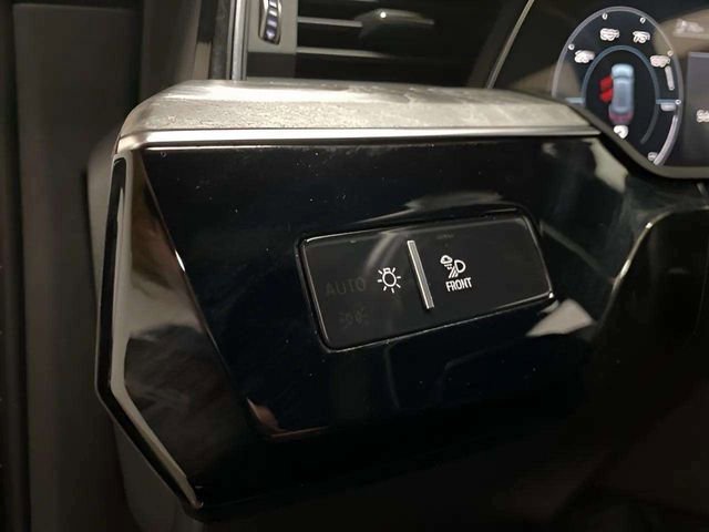Used 2022 Audi e-tron Premium Plus w/ Premium Plus Package image 47