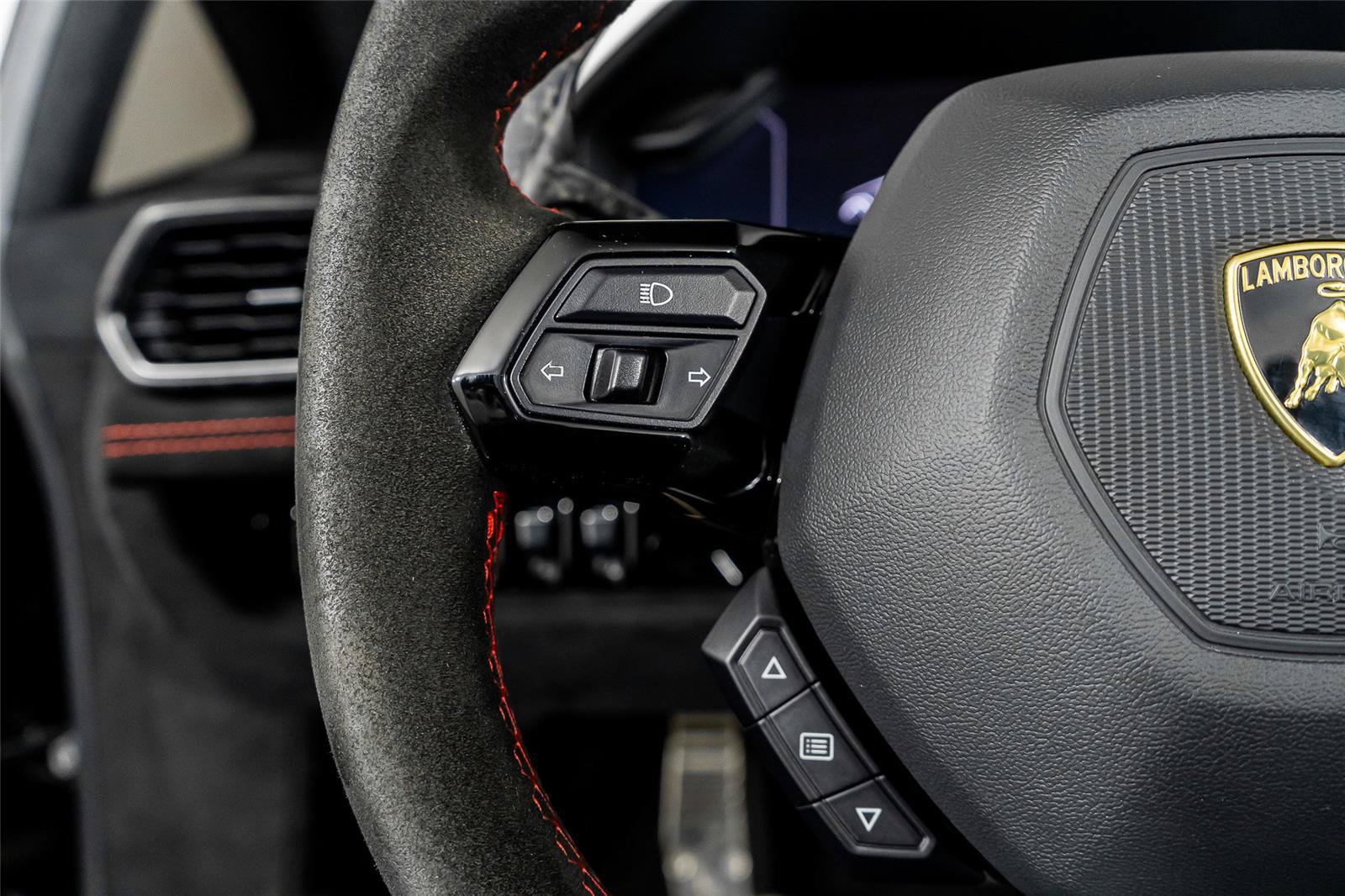 Used 2018 Lamborghini Huracan Performante AWD/4WD image 46