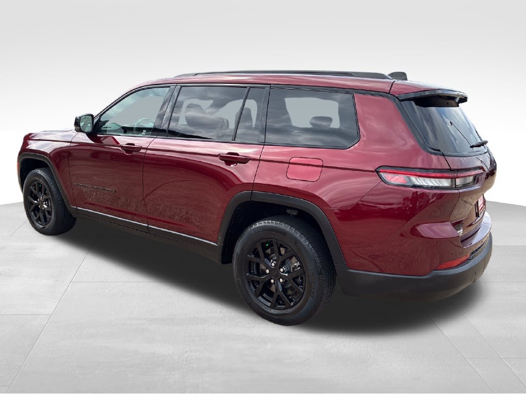 Used 2024 Jeep Grand Cherokee L Laredo AWD/4WD image 3