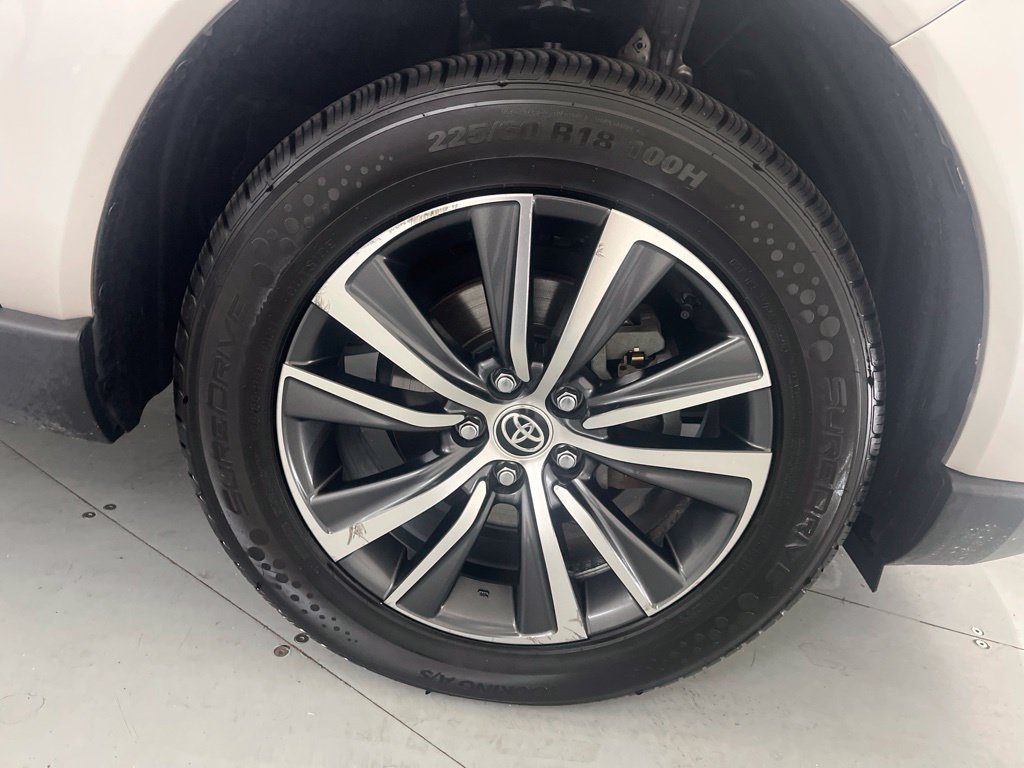 Used 2024 Toyota Venza LE AWD/4WD image 18