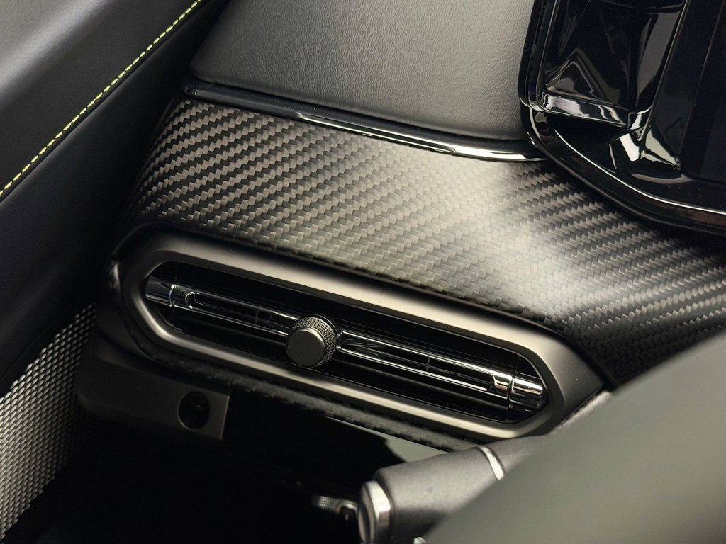 New 2025 Aston Martin V8 Vantage Coupe image 34