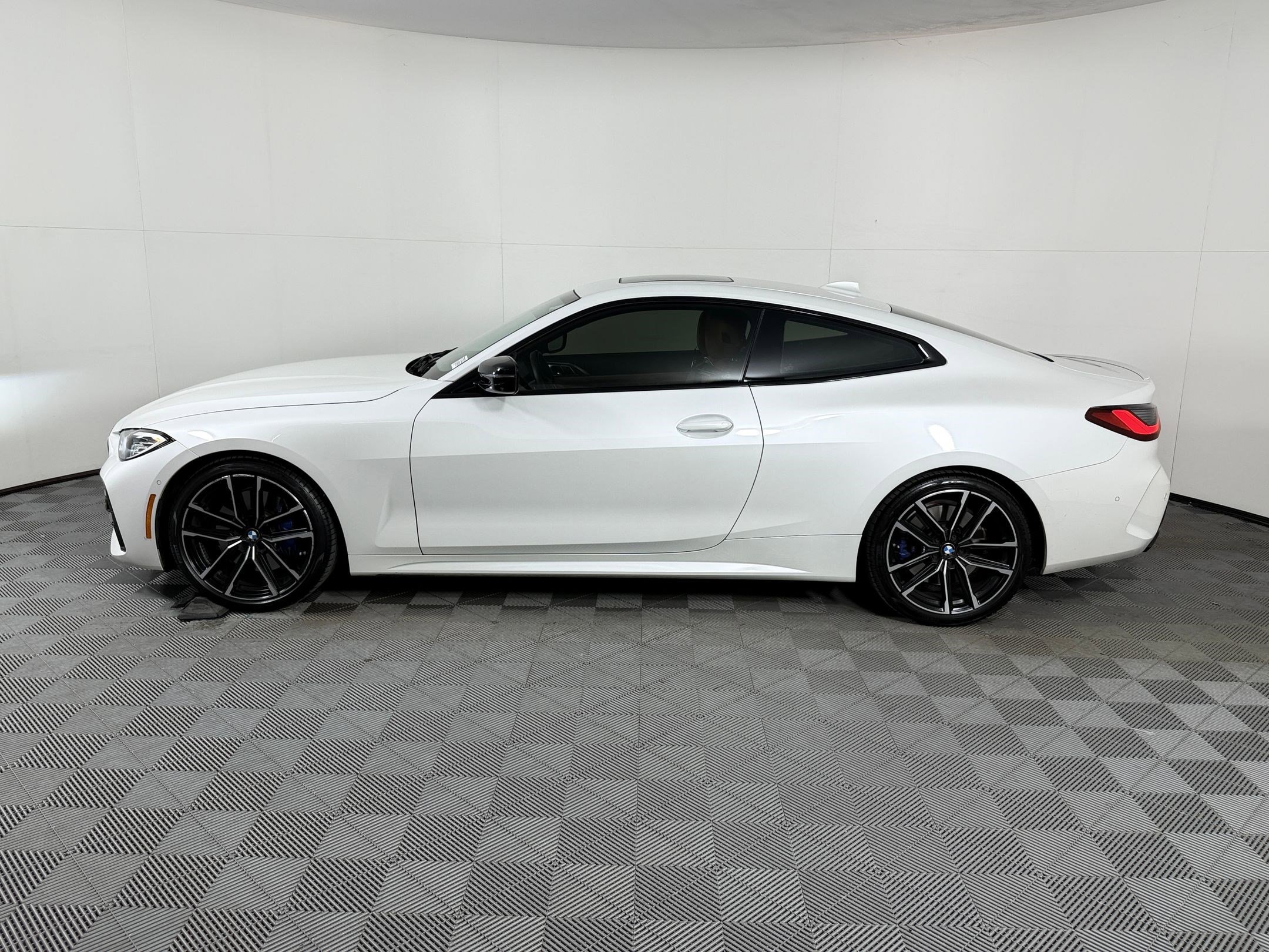 Used 2023 BMW M440i Coupe w/ Premium Package RWD image 2