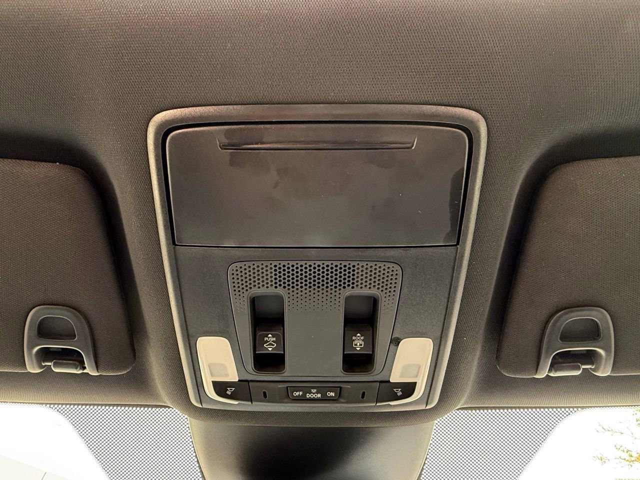 Used 2025 Honda Pilot Black Edition image 18