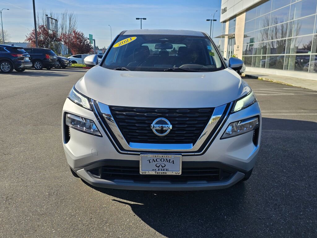 Used 2021 Nissan Rogue SV image 2