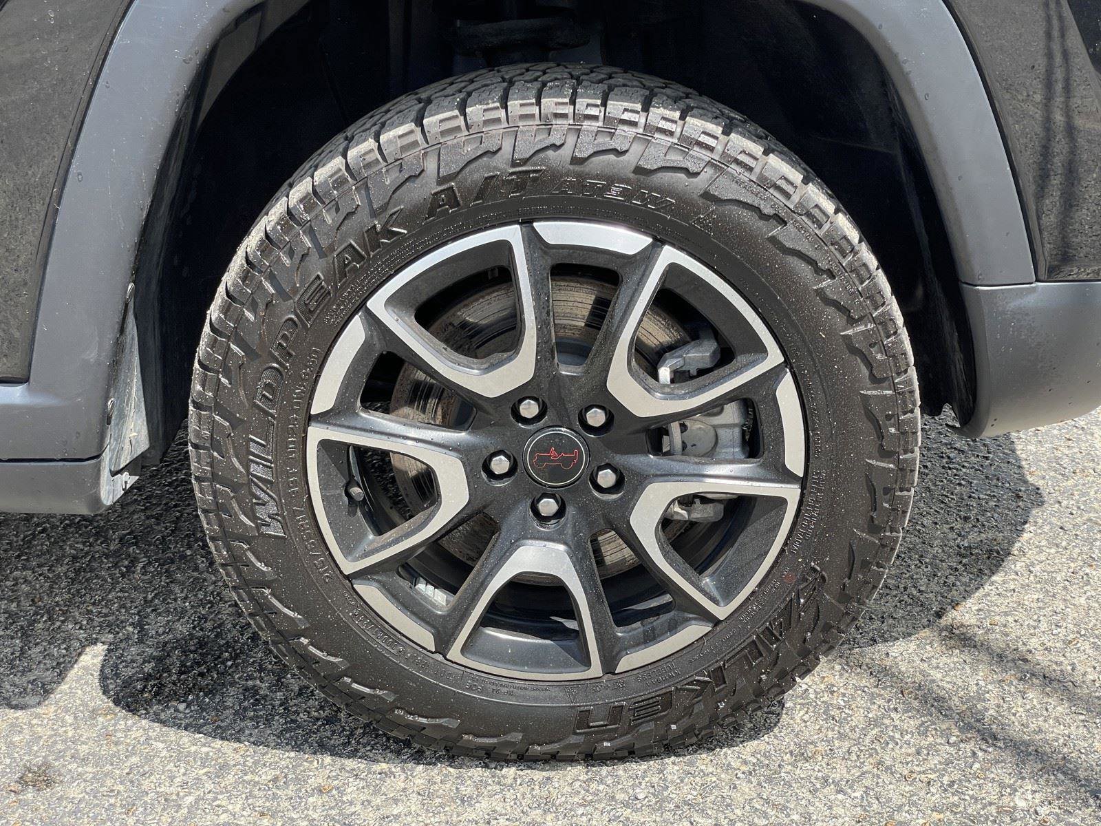 Used 2025 Jeep Compass Trailhawk w/ Trailhawk Elite Group image 49